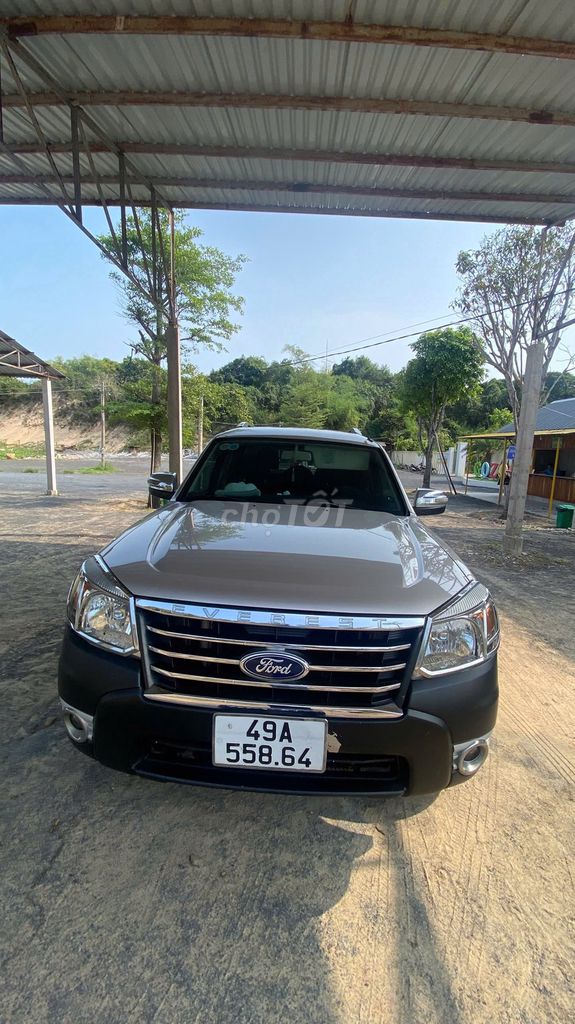 Ford Everest 2011 2.5L 4x4 MT - 106000 km