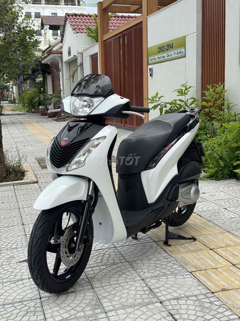 Hon Da SH 125 nhập ý dk 2011 xe rin bs 43. Mua bán Xe máy tại Quận Cẩm Lệ Đà Nẵng được đăng bởi 153 Đường 2 tháng 9 Hoà cường Tp Đà Nẵng  hình 2