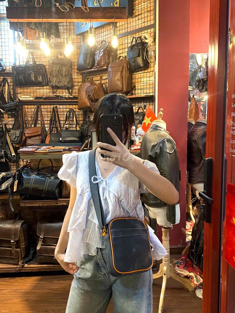 Túi đeo chéo da bò thật cá tính. Mua bán Túi xách tại Quận Hải Châu Đà Nẵng được đăng bởi Ngọc Hoà hình 1