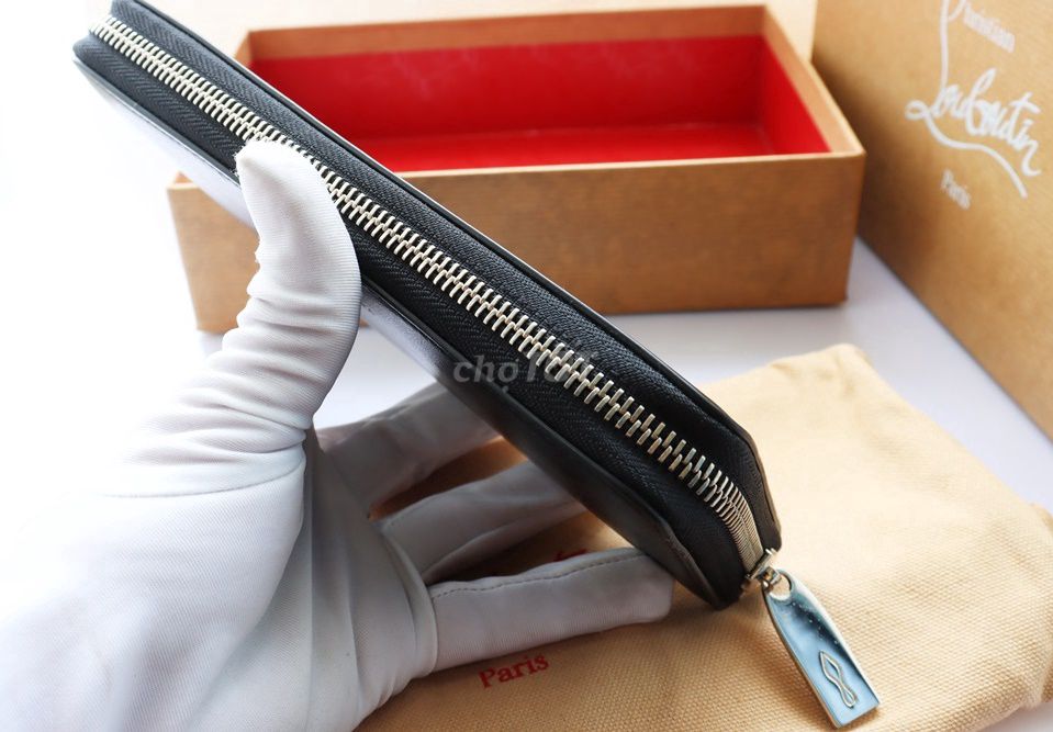 Bóp Nữ Louboutin Chính Hãng Like New Fullbox. Mua bán Túi xách tại Thành phố Thủ Đức Tp Hồ Chí Minh được đăng bởi Anh Tuấn hình 5