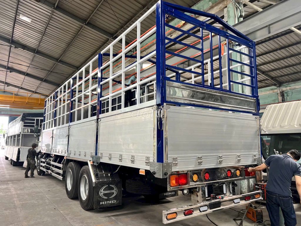Xe tải HINO FL8JW8A thùng 9m4 tải 15 tấn. Mua bán Xe tải, xe ben tại Thành phố Thuận An Bình Dương được đăng bởi Đông Hino hình 2