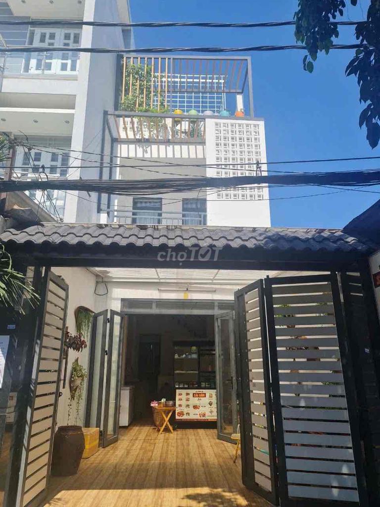 còn 1 p 18m2 NTCB Hoàng bật đạt 2.2tr giờ td ko cc
