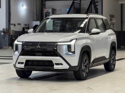Mitsubishi Destinator Premium 2026 lăn bánh
