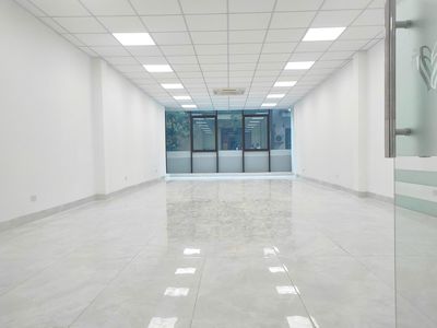 🏢 CHO THUÊ VĂN PHÒNG TRUNG KÍNH  CẦU GIẤY | 100M² – CHỈ 16,5TR/THÁNG. Cho thuê văn phòng, mặt bằng kinh doanh tại Quận Cầu Giấy Hà Nội được đăng bởi kiều Mạnh