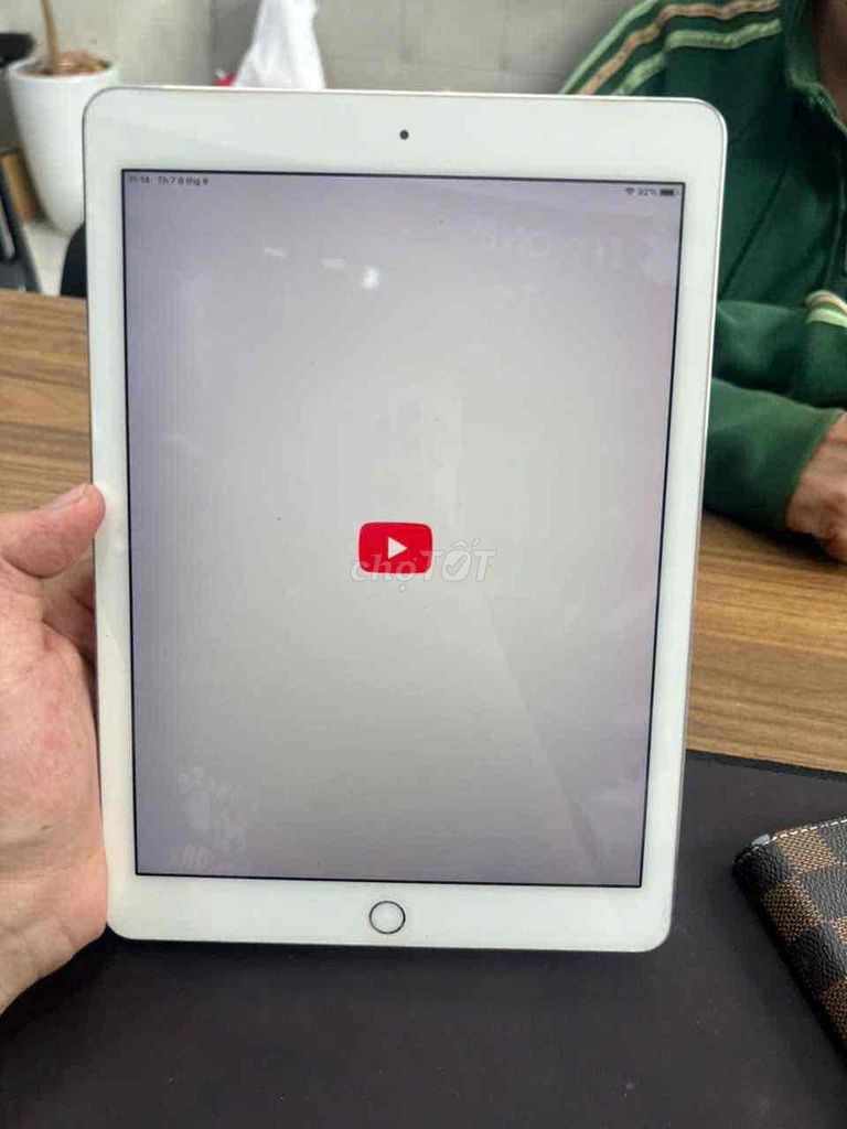 Apple iPad Air 2 16GB Bạc. Mua bán Máy tính bảng tại Quận Gò Vấp Tp Hồ Chí Minh được đăng bởi LuxthumuaGoVap hình 1