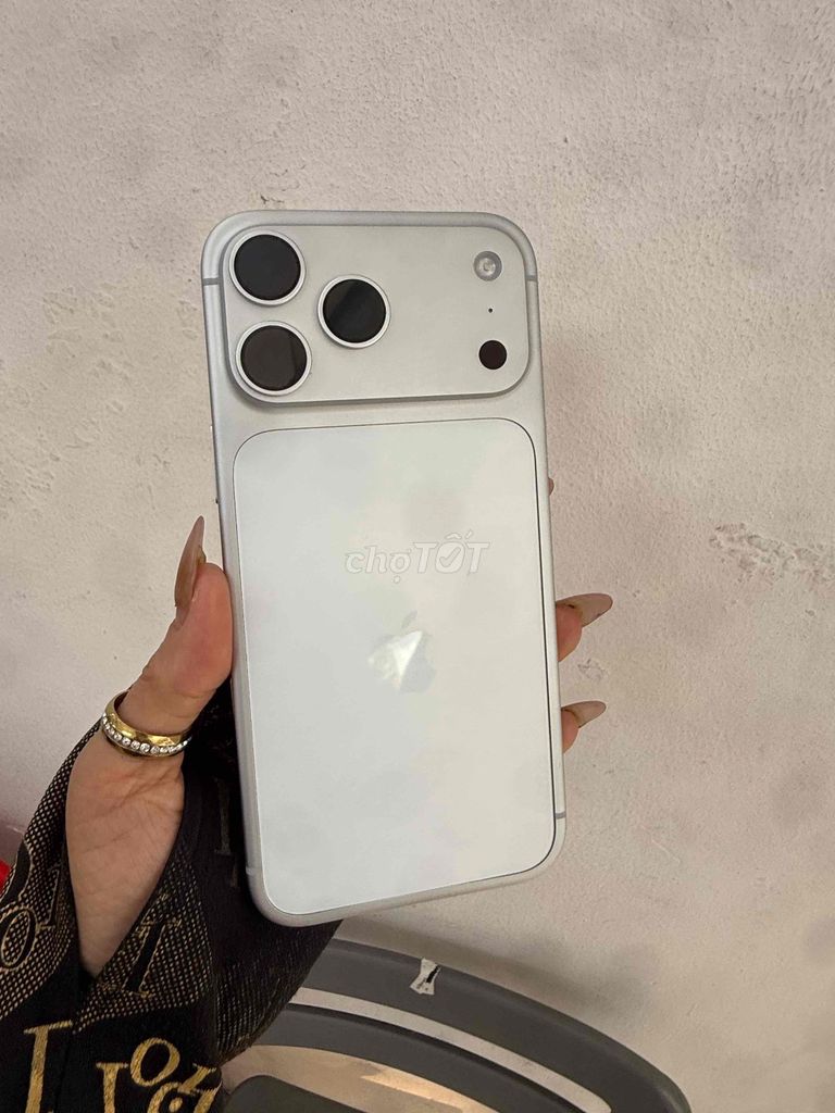 Apple iPhone 17 Pro Max 256GB Bạc có khe sim. Mua bán Điện thoại tại Quận Đống Đa Hà Nội được đăng bởi kim hình 1