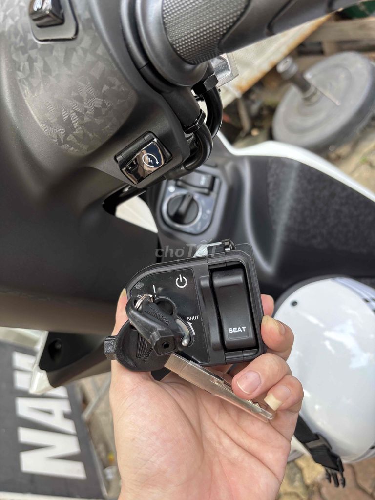 ổ khoá vision zin tháo xe 2025. Mua bán Phụ tùng xe tại Quận Hoàng Mai Hà Nội được đăng bởi Nguyễn Tùng hình 2