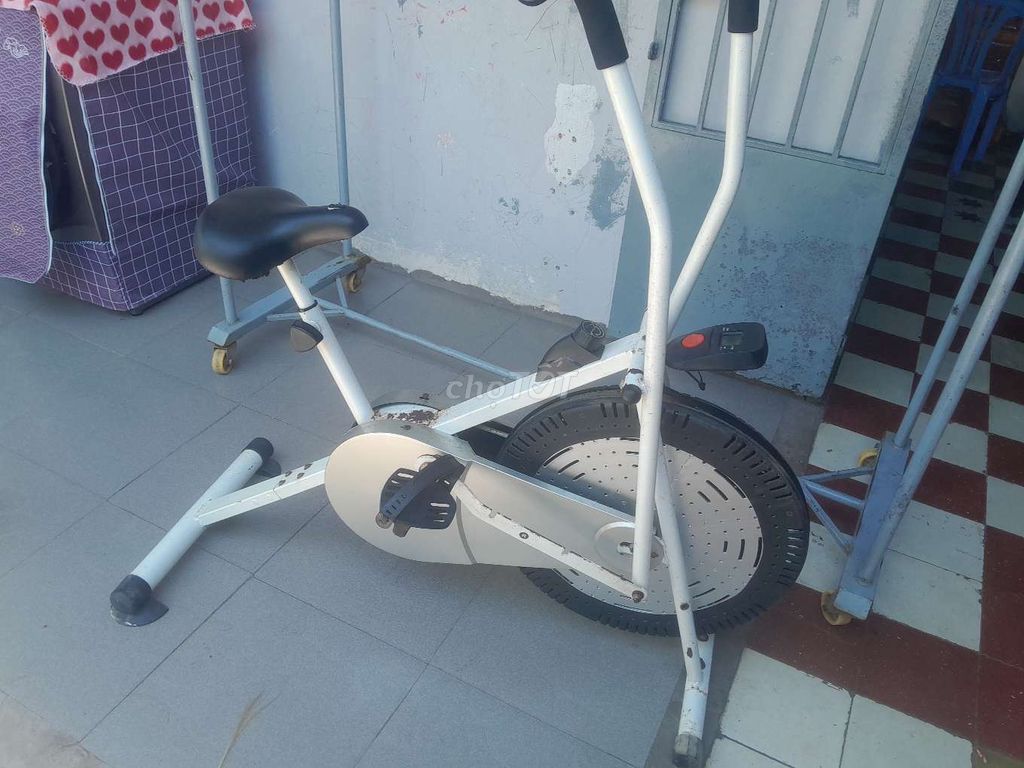 Xe đạp tập thể dục Kim loại Trắng đã sử dụng
