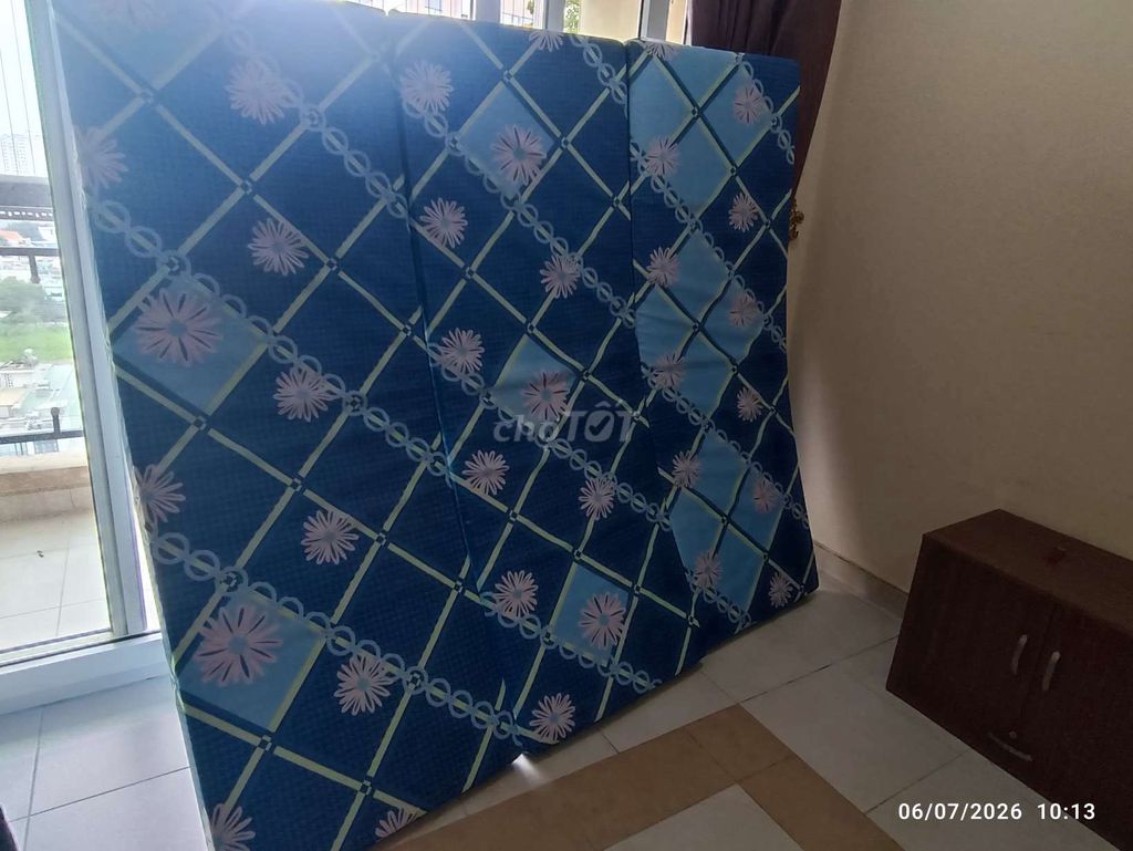 Nệm gấp 1.8m x 2m dày 10cm xanh dương còn mới. Mua bán Giường, chăn ga gối nệm tại Quận Tân Bình Tp Hồ Chí Minh được đăng bởi Pham Van Thinh hình 1