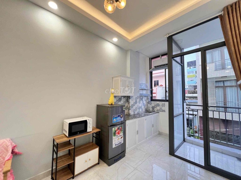 STUDIO 30m2 BAN CÔNG NGAY GẦN NGÃ TƯ HÀNG XANH