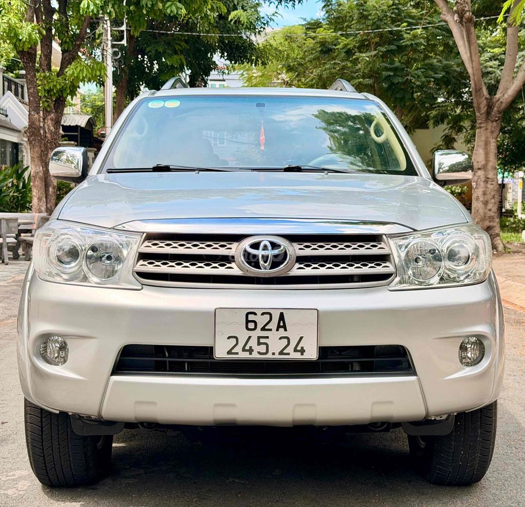 FORTUNER 2.7V4x4 2011 в отличном состоянии, оригинальный двигатель