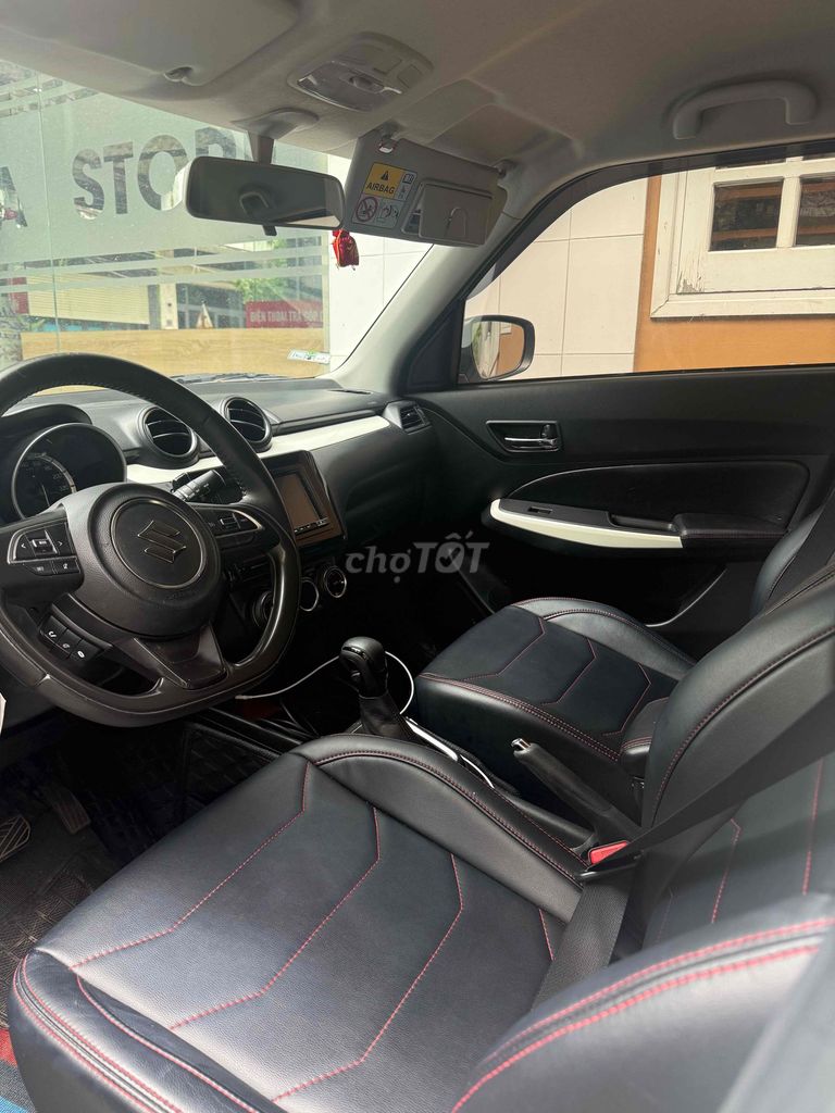 Suzuki Swift 2019 GLX 1.2 CVT - 53000 km. Mua bán Ô tô tại Quận Thanh Khê Đà Nẵng được đăng bởi Hoà Trần hình 4
