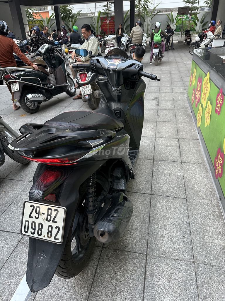 Honda SH 125i Xám đen 18000 km. Mua bán Xe máy tại Quận Đống Đa Hà Nội được đăng bởi Ngohuucong hình 3