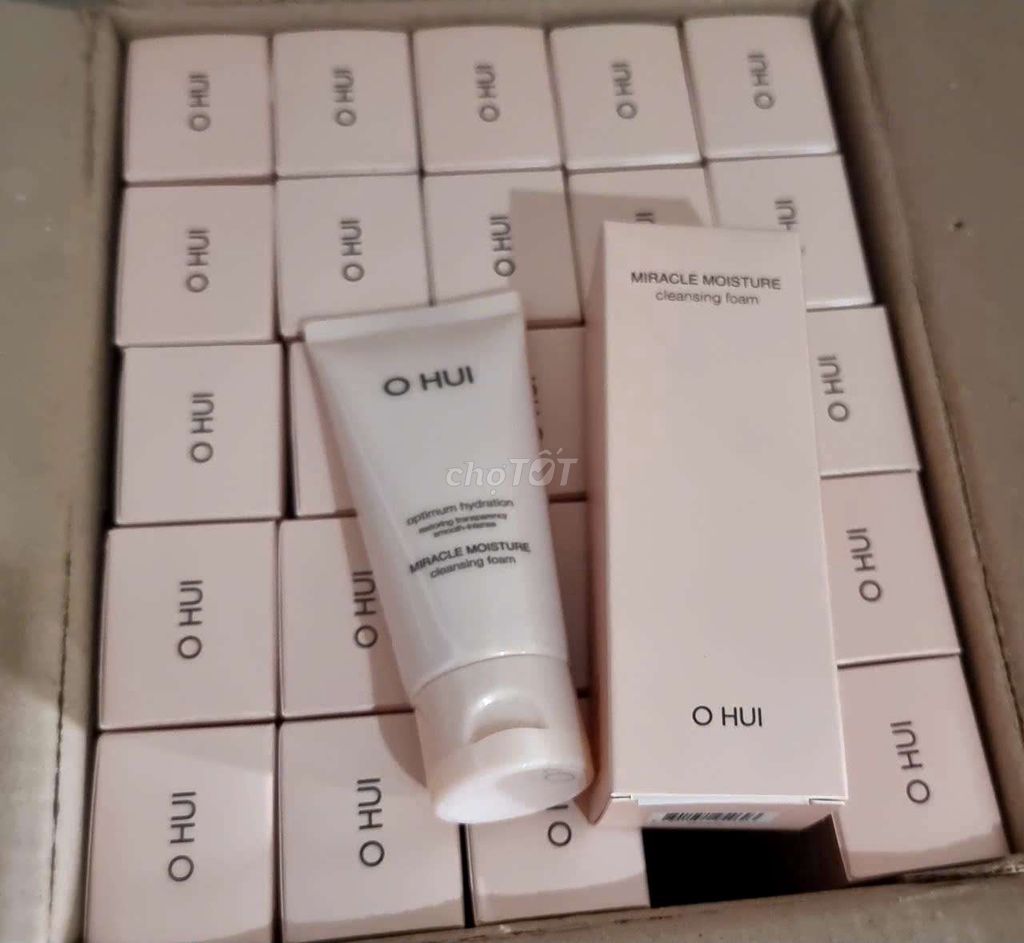 Sữa rửa mặt Ohui Moisture sạch sáng hồng da 80ml