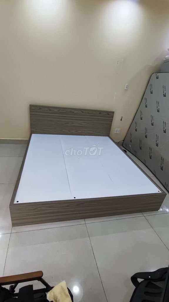 Giường ngủ 1m8 x 2m. Mua bán Giường, chăn ga gối nệm tại Quận Tân Bình Tp Hồ Chí Minh được đăng bởi Văn Thọ hình 1