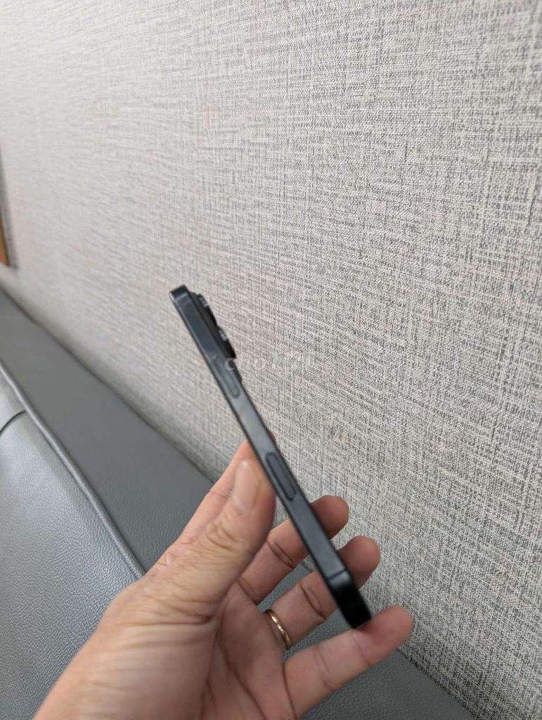 Apple iPhone 16 Pro Đen Đã qua sử dụng. Mua bán Điện thoại tại Thành phố Buôn Ma Thuột Đắk Lắk được đăng bởi MNmobile hình 1