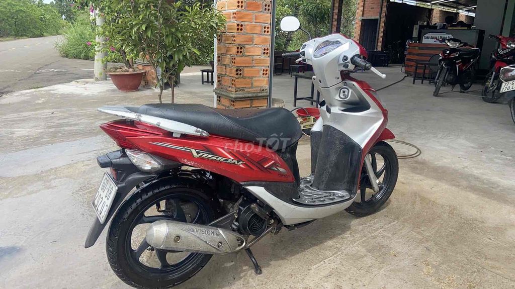 HONDA VISION 2012 ZIN CHẠY CÒN BỐC KHOẺ KHÔNG HÚ. Mua bán Xe máy tại Huyện Thống Nhất Đồng Nai được đăng bởi CHODONGNAI youtube video hình 6