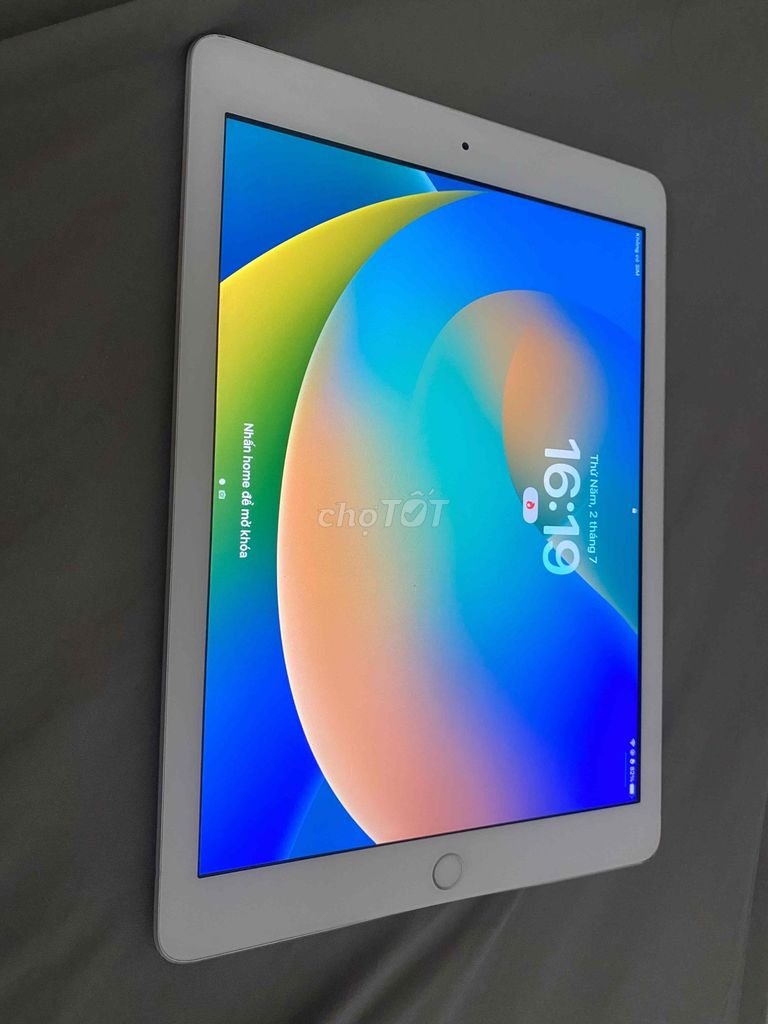 Apple iPad Gen 5 32GB Trắng bản sim. Mua bán Máy tính bảng tại Huyện Thanh Trì Hà Nội được đăng bởi Nguyên Dương hình 1