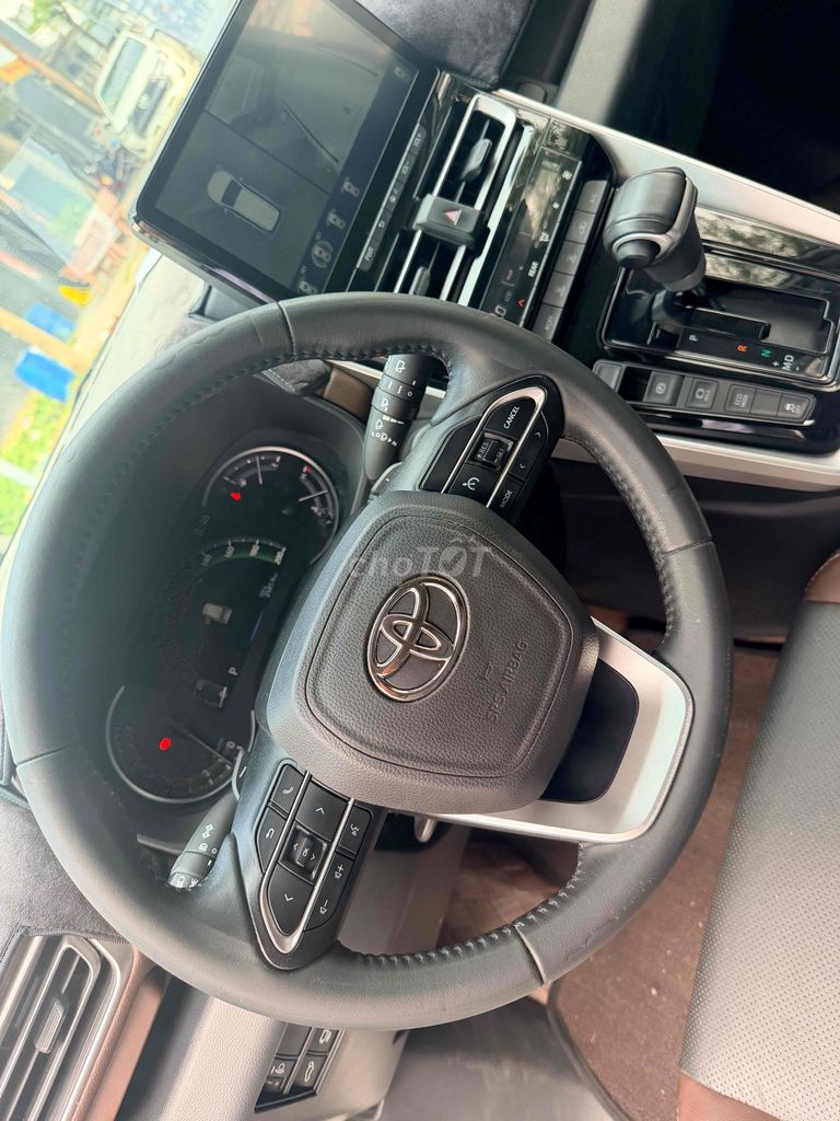 Toyota Innova cross 2024 V cao cấp 1 chủ zin đẹp. Mua bán Ô tô tại Thành phố Thuận An Bình Dương được đăng bởi Kim Nam Auto Tom  hình 9