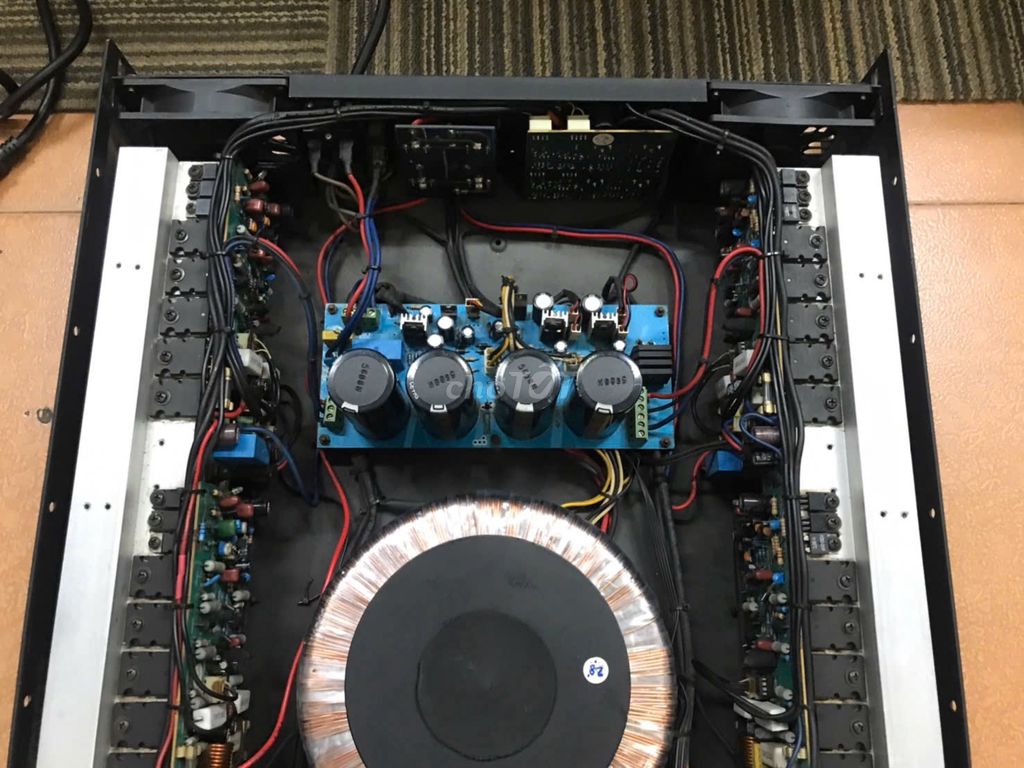 Cục đẩy công suất 4k đesigned in usa 800w/kênh. Mua bán Tivi, Âm thanh tại Quận 3 Tp Hồ Chí Minh được đăng bởi Quận 3 sài gòn hình 1