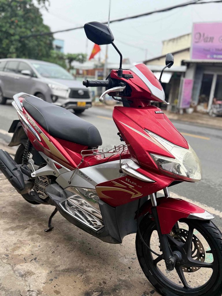 Honda Air Blade FI 209 BSTP красивая и тихая