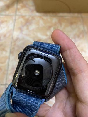 Apple Watch SE 44mm màu đen còn mới 98%