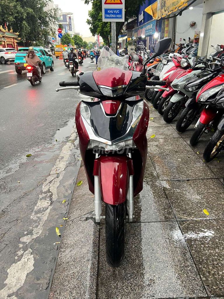 Honda SH 125 ABS 2024 Красный новый 99%