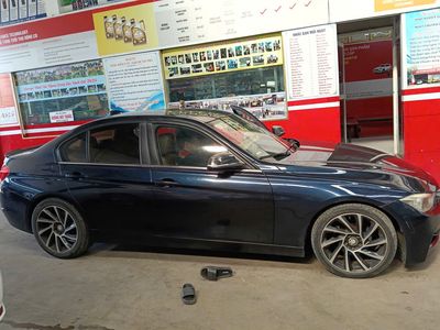 BMW 320i 2012 Xanh đen. Mua bán Ô tô tại Quận Hải Châu Đà Nẵng được đăng bởi phambach