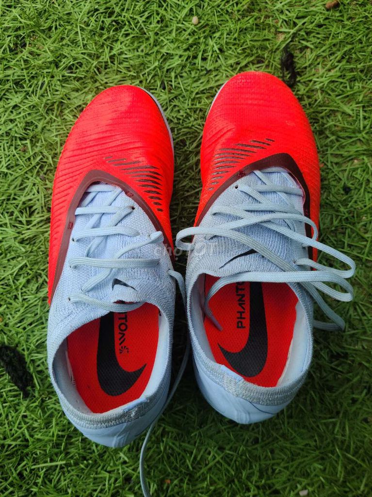 Giày đá bóng Nike Phantom 6 Pro Nam 37.5 Đỏ Xám. Mua bán Đồ thể thao, Dã ngoại tại Quận Bình Tân Tp Hồ Chí Minh được đăng bởi Văn Mỹ Trân hình 1