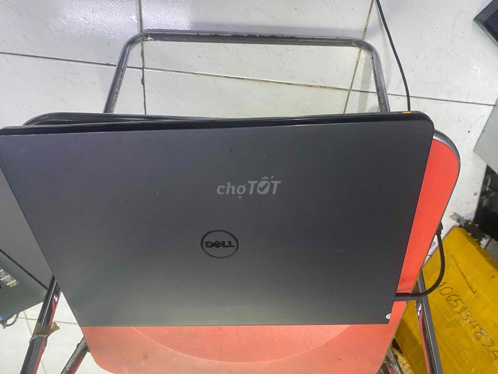 laptop dell core i3 4005U Ram 8G ssd 128G máy đẹp