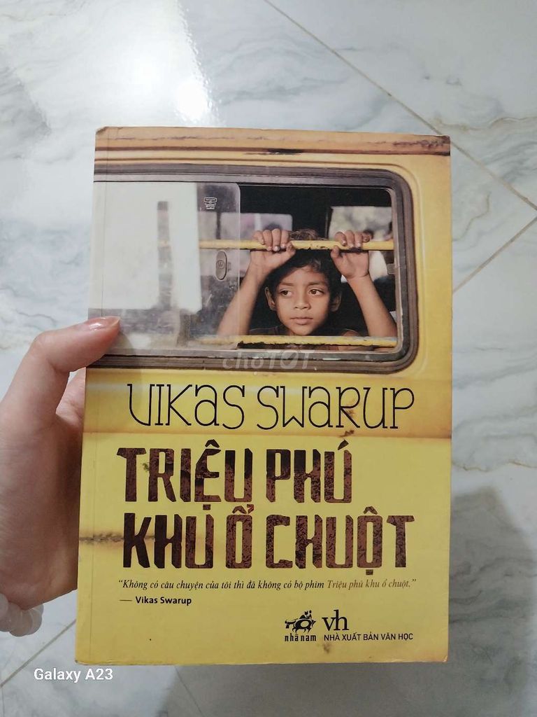 Sách Triệu Phú Khu Ổ Chuột cũ. Mua bán Sách tại Quận Ninh Kiều Cần Thơ được đăng bởi Vy Vy hình 1