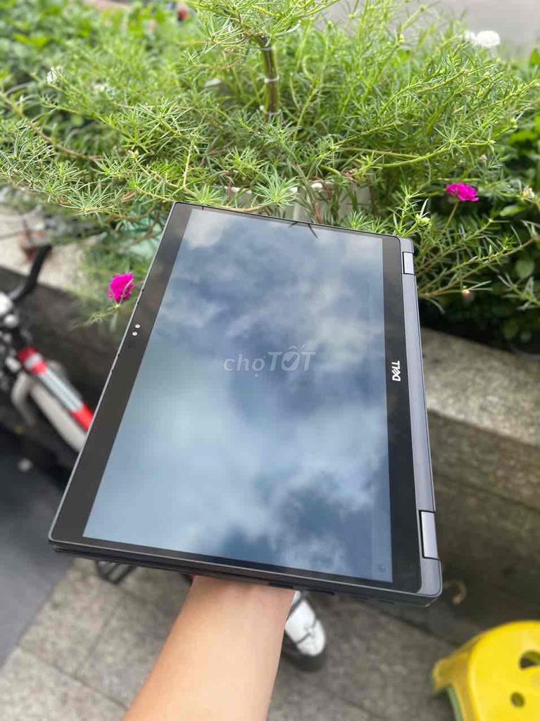 Em có con máy latitude 7390 không dùng tới cần pas