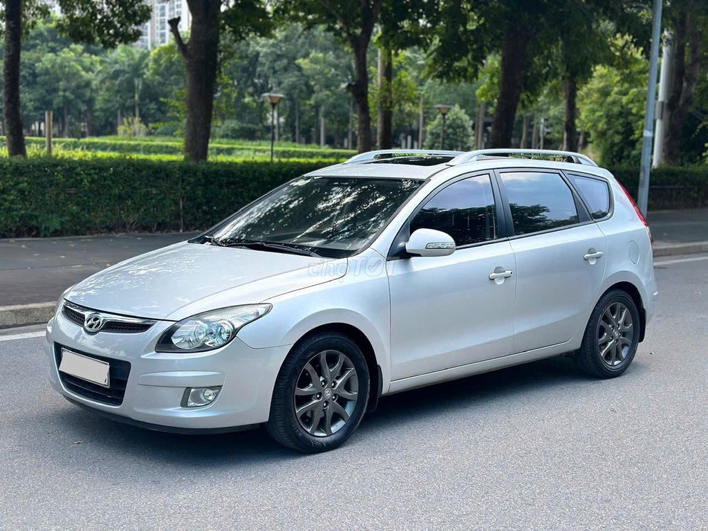 Серебряное кожаное сиденье Hyundai i30 1.6CW 2011