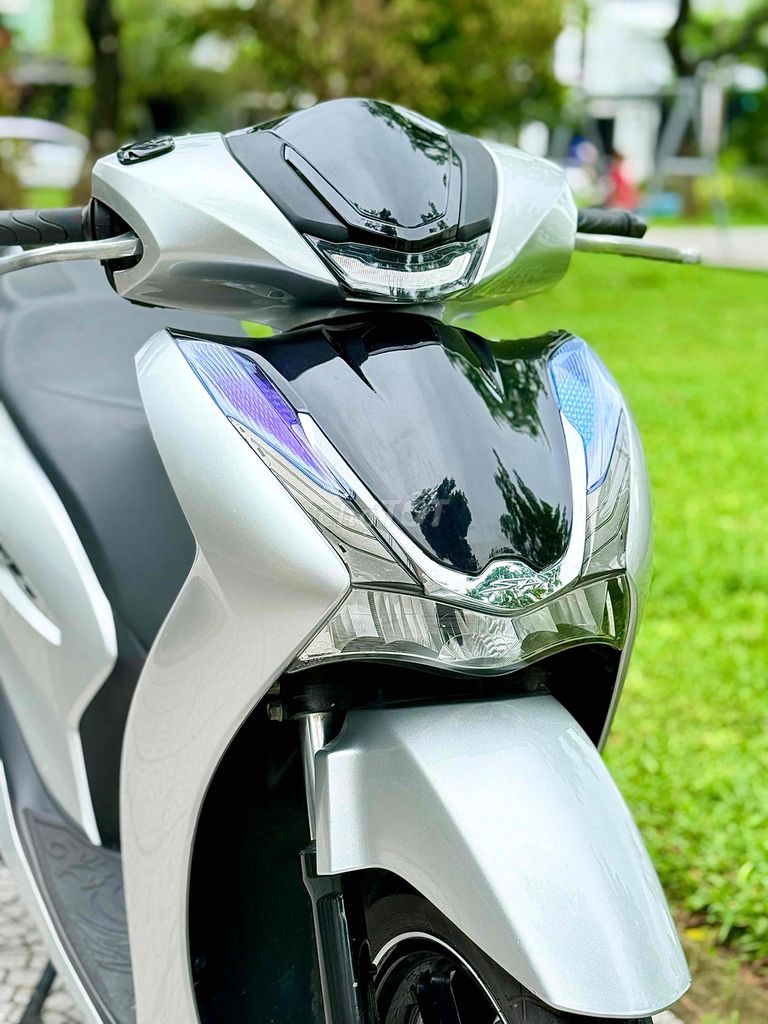 Honda SH 125 2023, серебристый