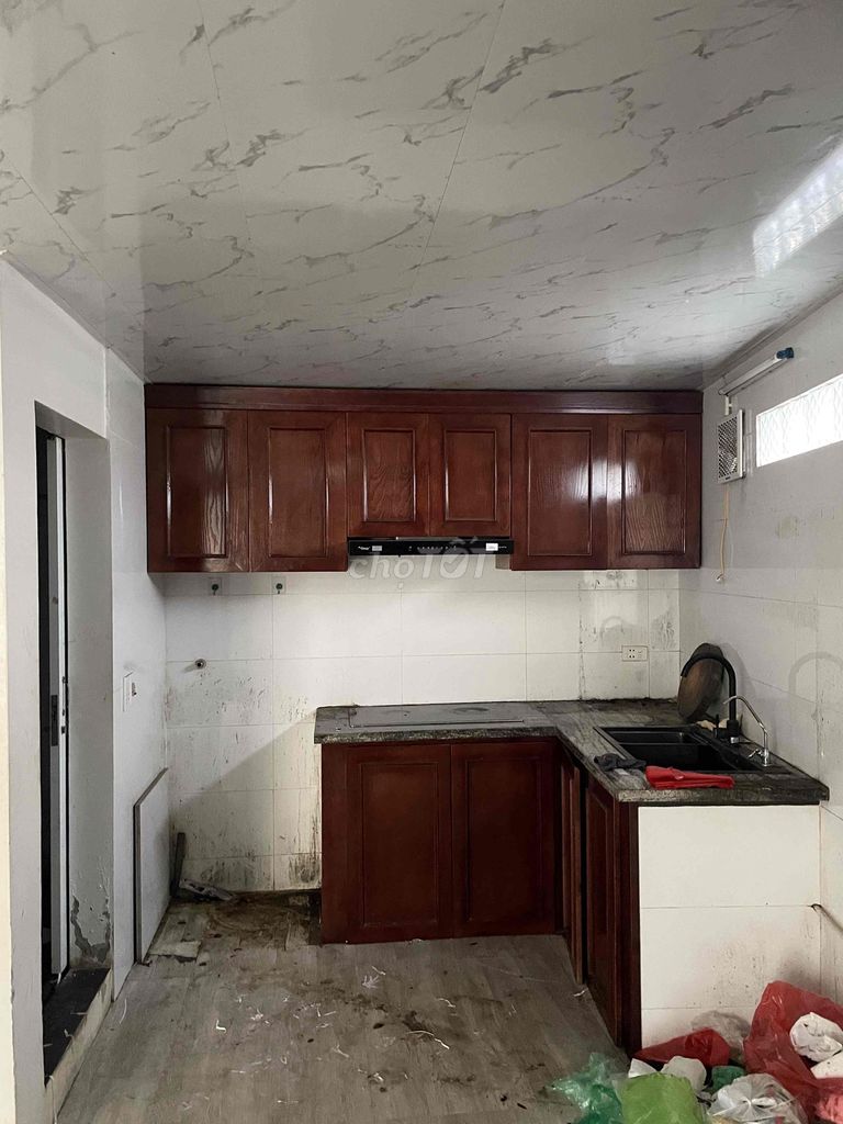 Tủ bếp gỗ hiện đại chống ẩm mốc. Mua bán Tủ, kệ gia đình tại Quận Tây Hồ Hà Nội được đăng bởi Trần Hùng hình 1