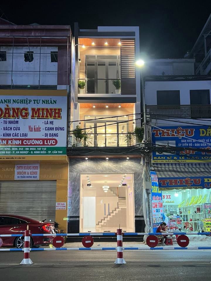 Bán nhà mặt tiền Trần Hưng Đạo 1trệt 2 lầu trung tâm Ninh Kiều