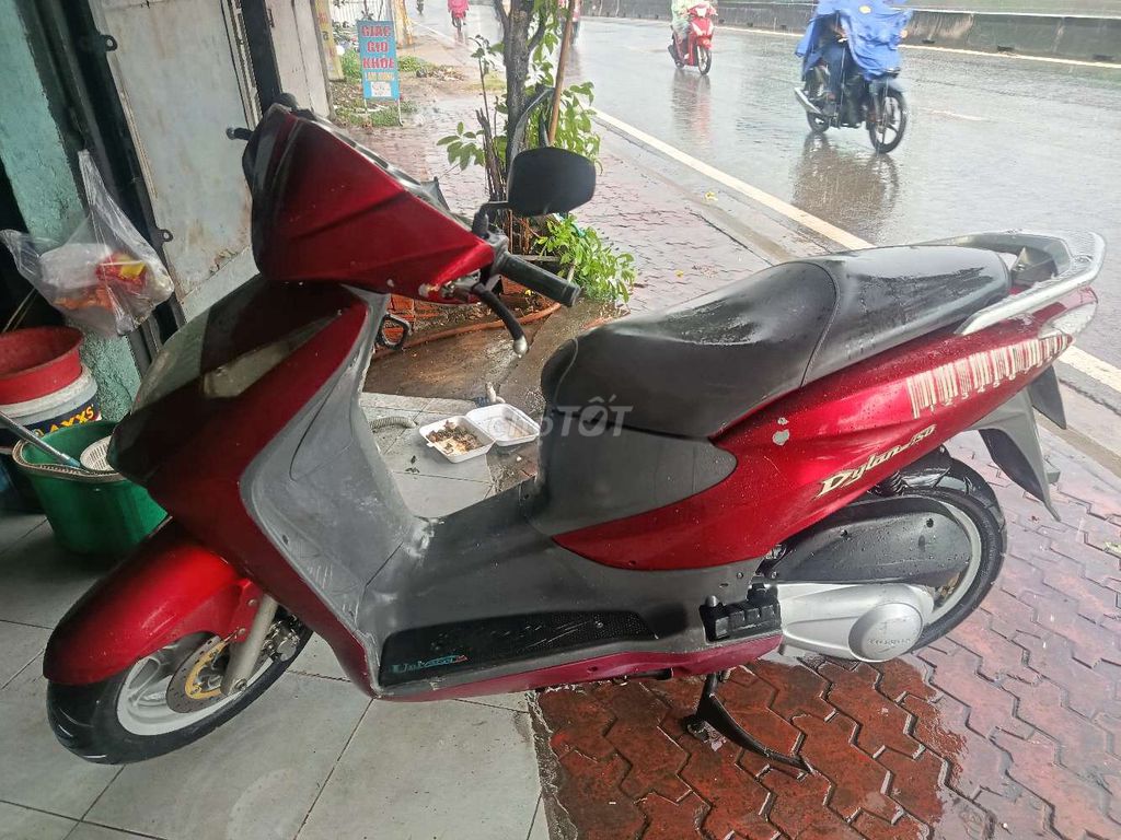 Honda Dylan 2023 красный