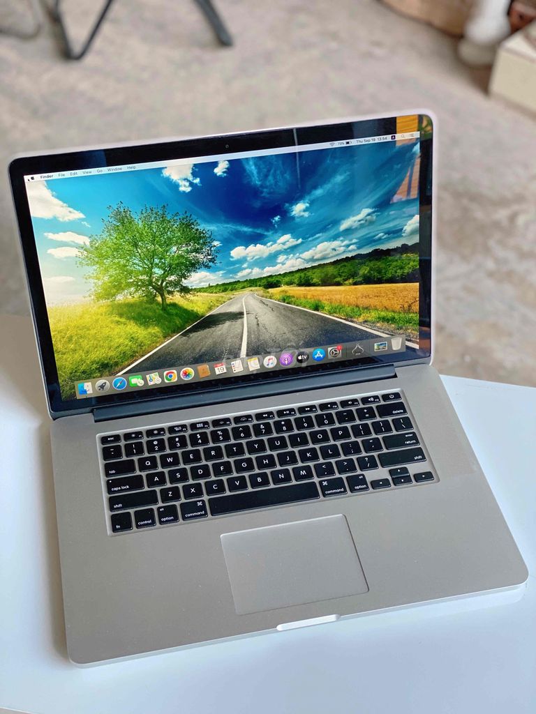 Thanh lí MacbookPro 15 inch i7 RAM 16G 2015