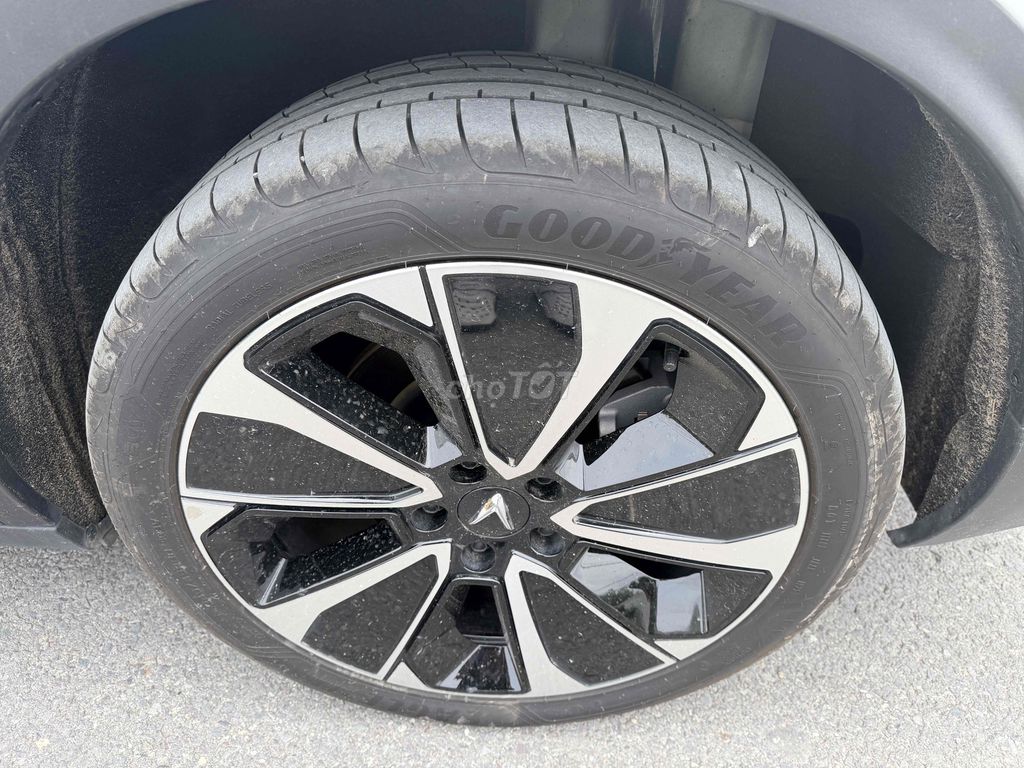VinFast VF8 Plus 2025 Белый 6.300 км