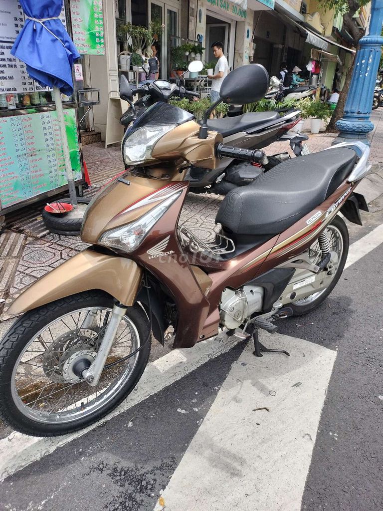 Bán xe future 125 màu vàng đen chính chủ. Mua bán Xe máy tại Quận 4 Tp Hồ Chí Minh được đăng bởi Vo van dung hình 2