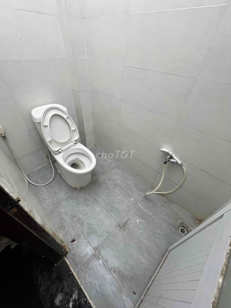 Cho thuê nhà đường 7m thông p.tân quý cũ.4x33m 1 lầu 2pn 2wc