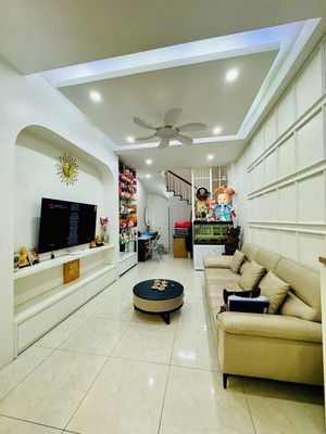 Bán nhà, Đường Cầu Giấy - Ngõ thông -3 Gác - Nhà Full nội thất ở ngay. Mua bán nhà ở tại Quận Cầu Giấy Hà Nội được đăng bởi Loichu