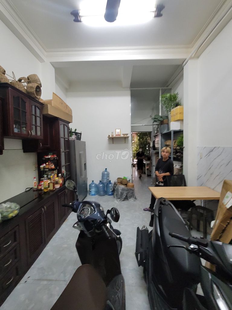 Cho thuê nhà đường Tân Cảng, Bình Thạnh - 5x20m, Tr + 4L -  Giá 35Tr