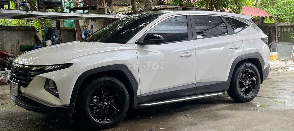 Белый Hyundai Tucson в Ханое