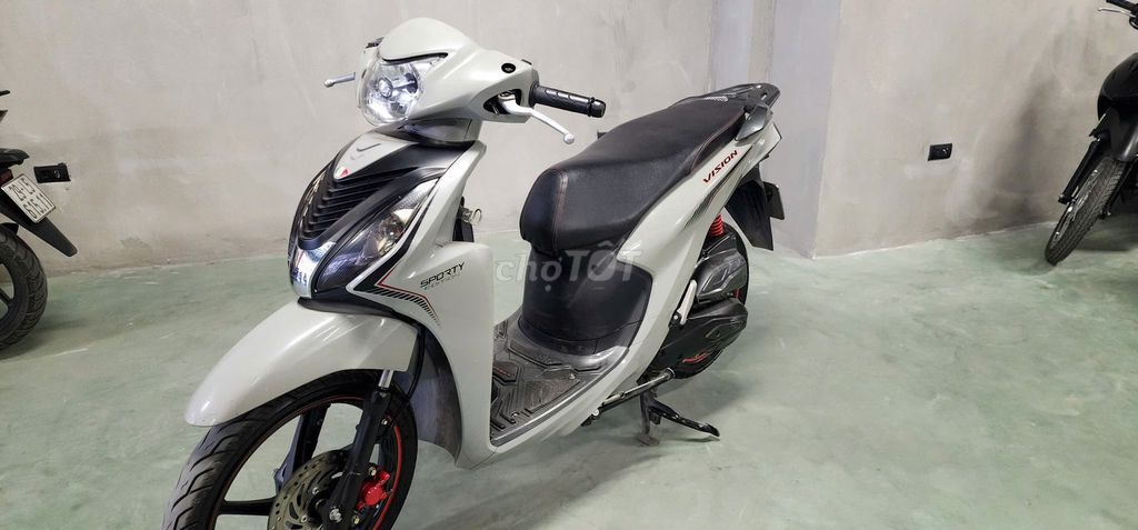 Honda Vision 2024 Xám xi măng 10.300 km. Mua bán Xe máy tại Quận Bắc Từ Liêm Hà Nội được đăng bởi iMotorbike Hà Nội hình 1