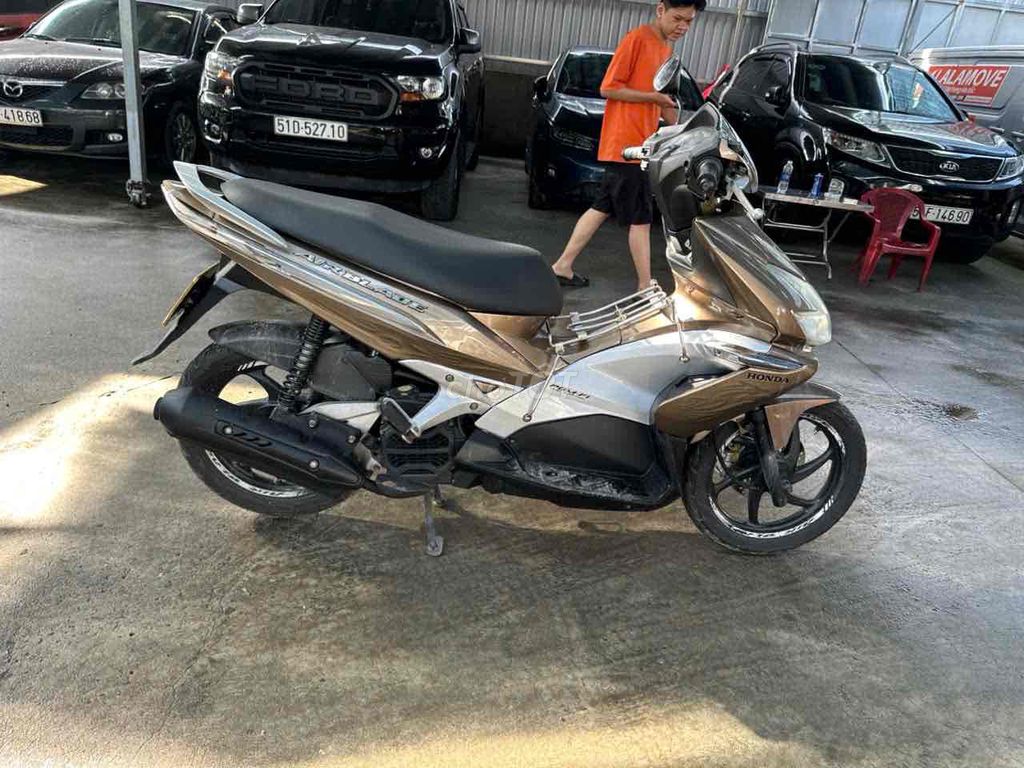Honda Airblade 110 Fi màu vàng đồng 3D hoa văn. Mua bán Xe máy tại Quận 11 Tp Hồ Chí Minh được đăng bởi Thịnh hình 2