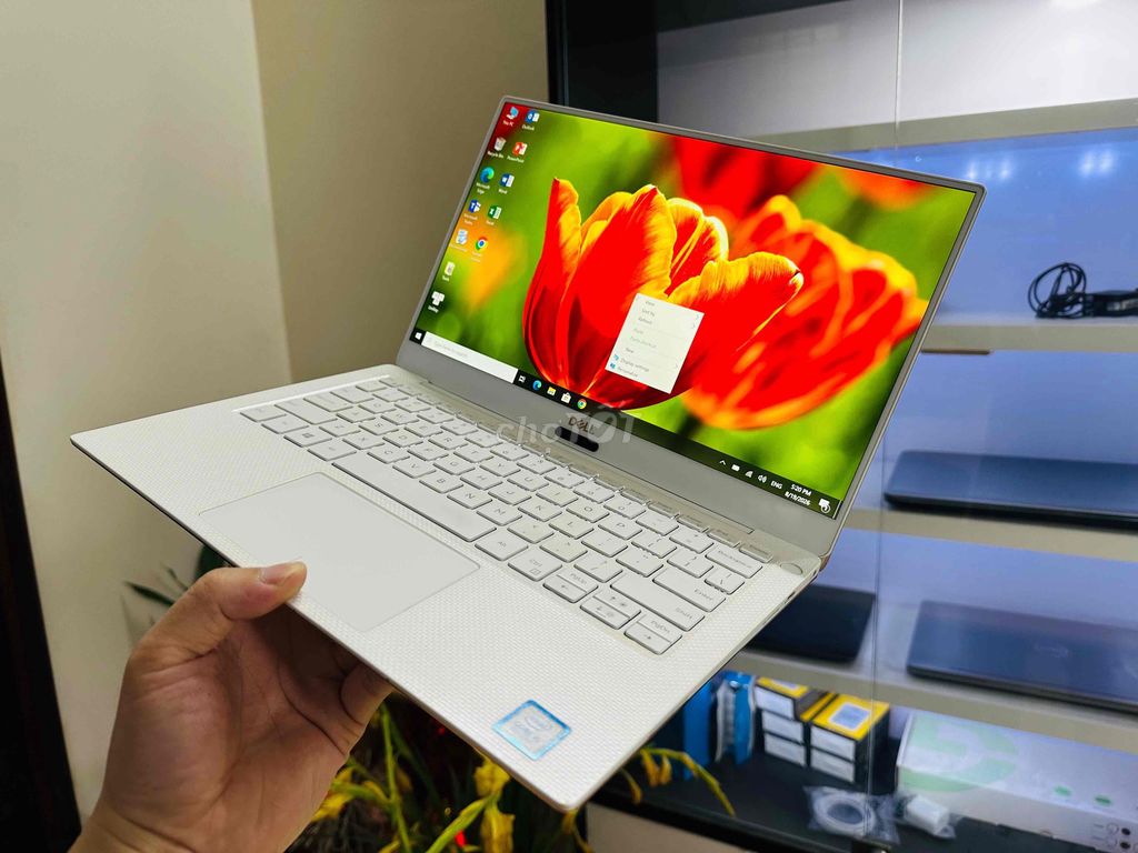 Dell XPS 13 9370 i5-8250U màn 4K màu Gold/white. Mua bán Laptop tại Quận Thanh Xuân Hà Nội được đăng bởi Tuấn Minh hình 1