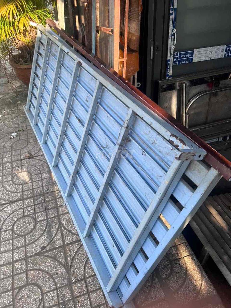 Giường sắt 1m6 Xám Nâu. Mua bán Giường, chăn ga gối nệm tại Quận Ninh Kiều Cần Thơ được đăng bởi Cửa Hàng Mỹ Phương hình 1