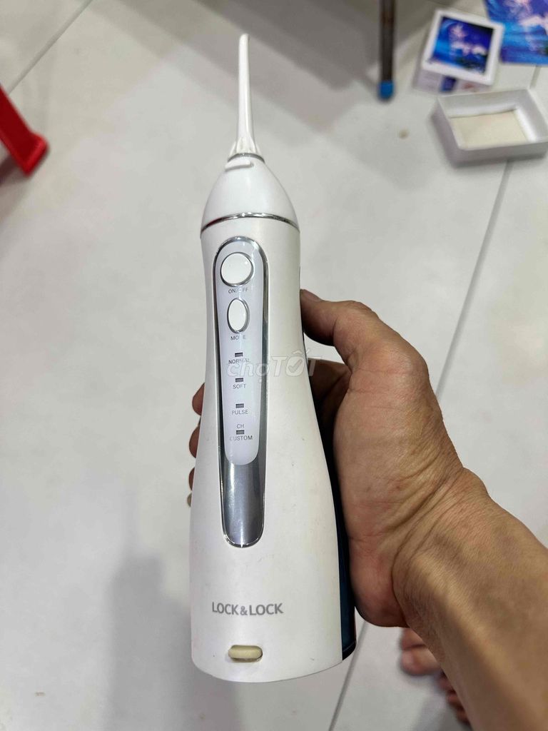 Máy tăm nước LOCK & LOCK Trắng. Mua bán Thiết bị vệ sinh, nhà tắm tại Quận Bình Thạnh Tp Hồ Chí Minh được đăng bởi Dũng hình 1