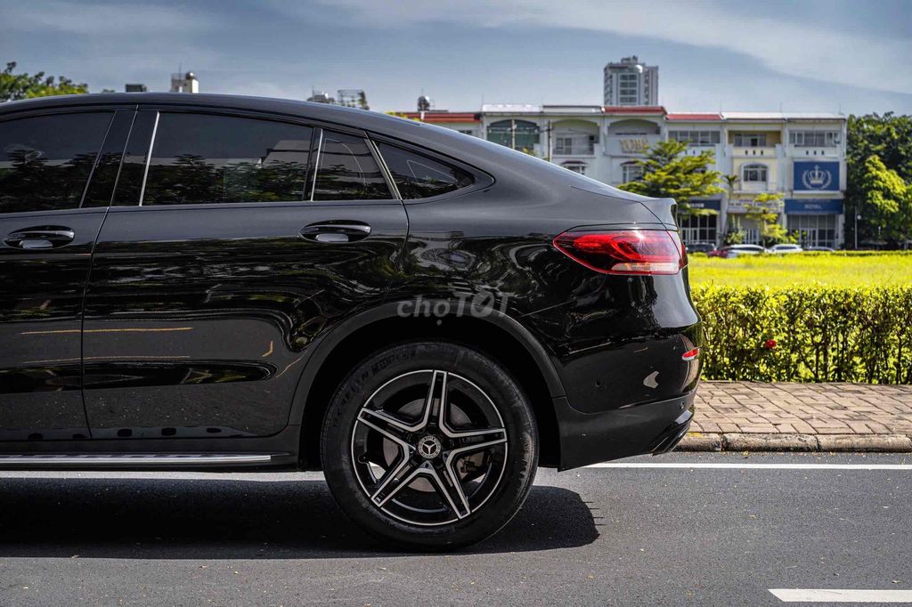 GLC300 COUPE - 2022 màu đen siêu ngầu đẹp xuất sắc. Mua bán Ô tô tại Quận 7 Tp Hồ Chí Minh được đăng bởi Dương Phương hình 9